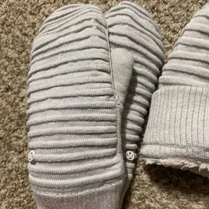 Lululemon sweet and Sherpa gray hat and mittens set lululemon athletica | Accessories | Lululemon Sweet And  main image 2